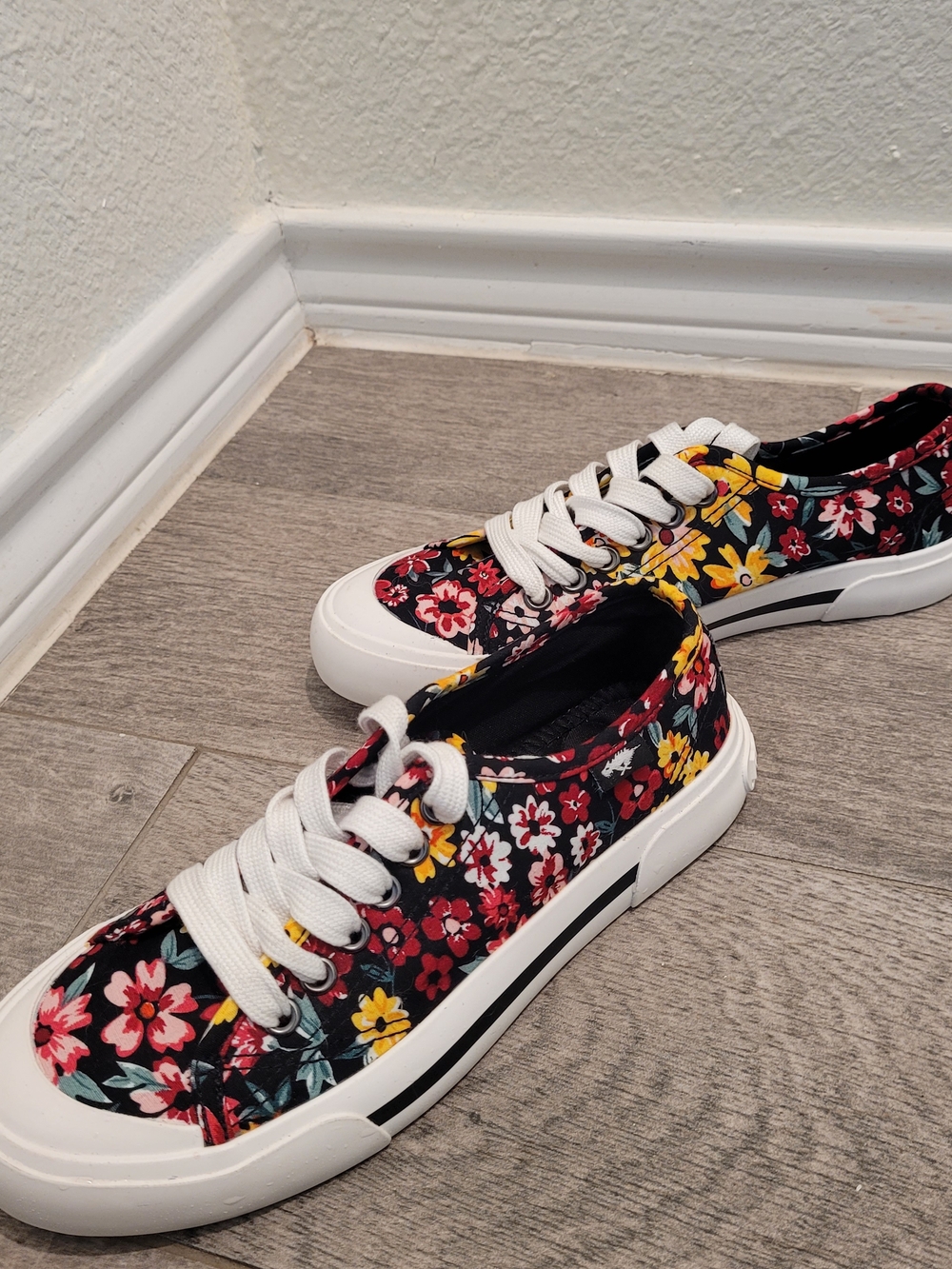 Rocket Dog Floral Canvas Lace-Up Sneakers - Black Multi